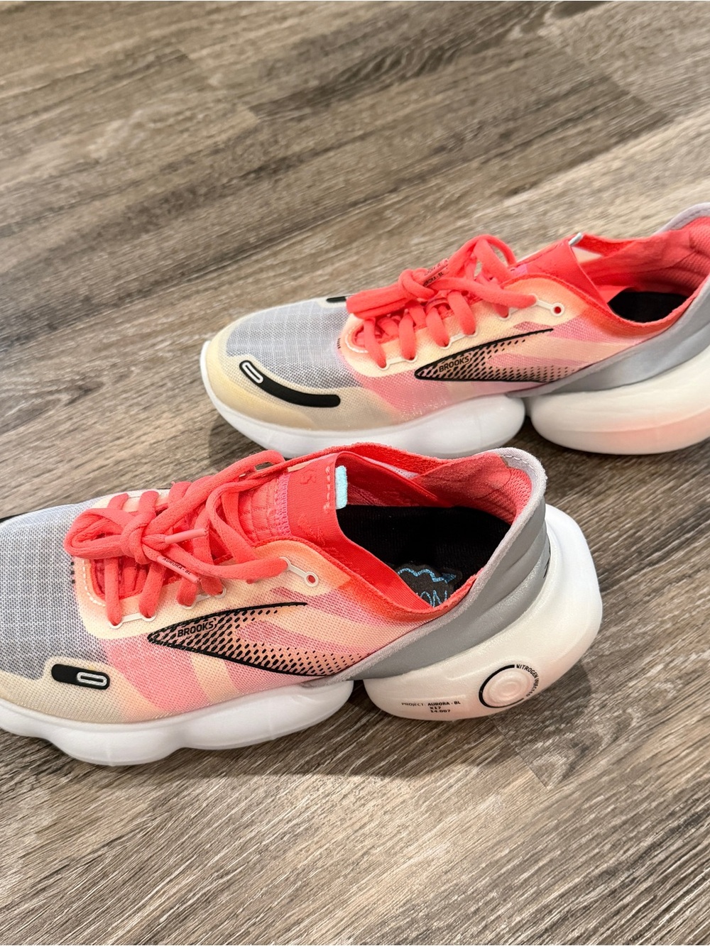 Brooks aurora women’s size 8